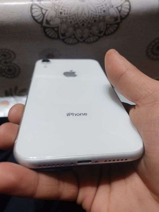 iphone xr 64gb 77% batareka radnoy
