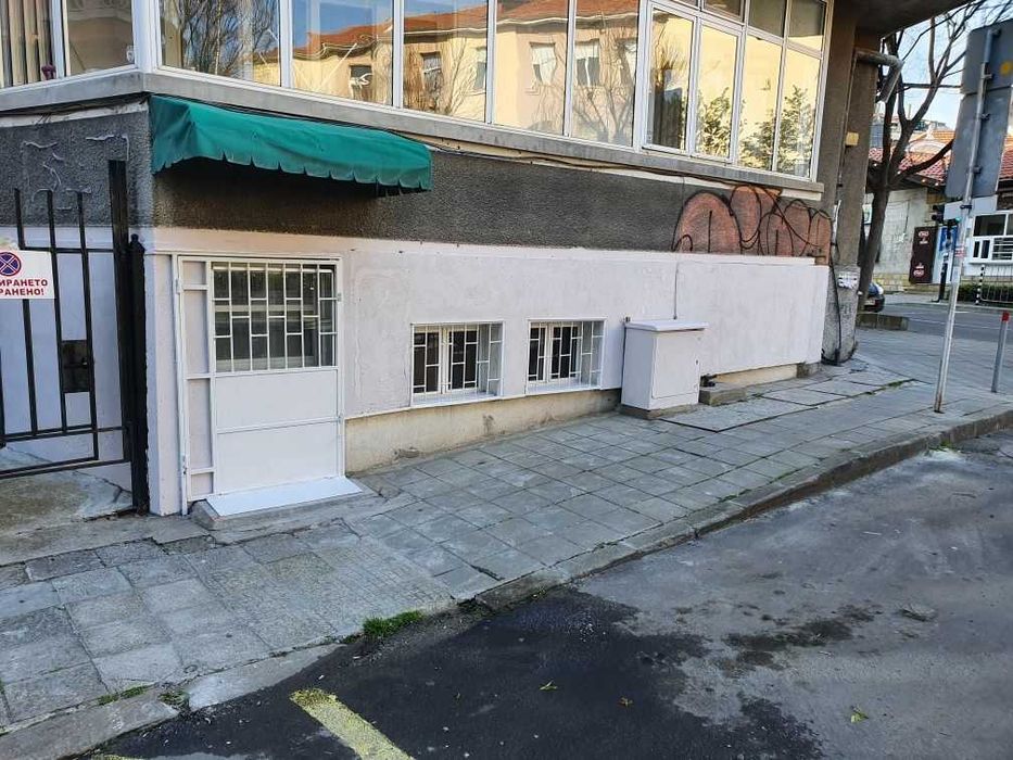 Дава се под наем Офис в Бургас, Център - 10 кв.м за 100 € - Снимка #2