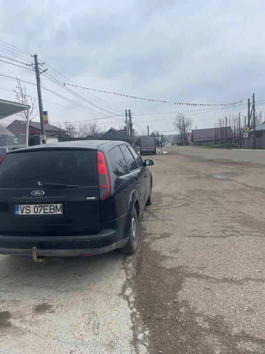Vand ford, pornește la sfert merge problema e ca nu i mai cuplează ambreiajul detalii la telefon 0771659748