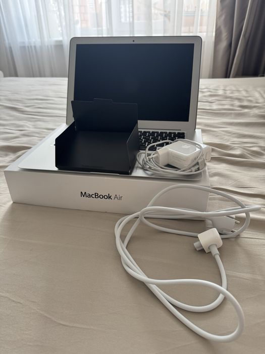 Продаю APPLE MacBook