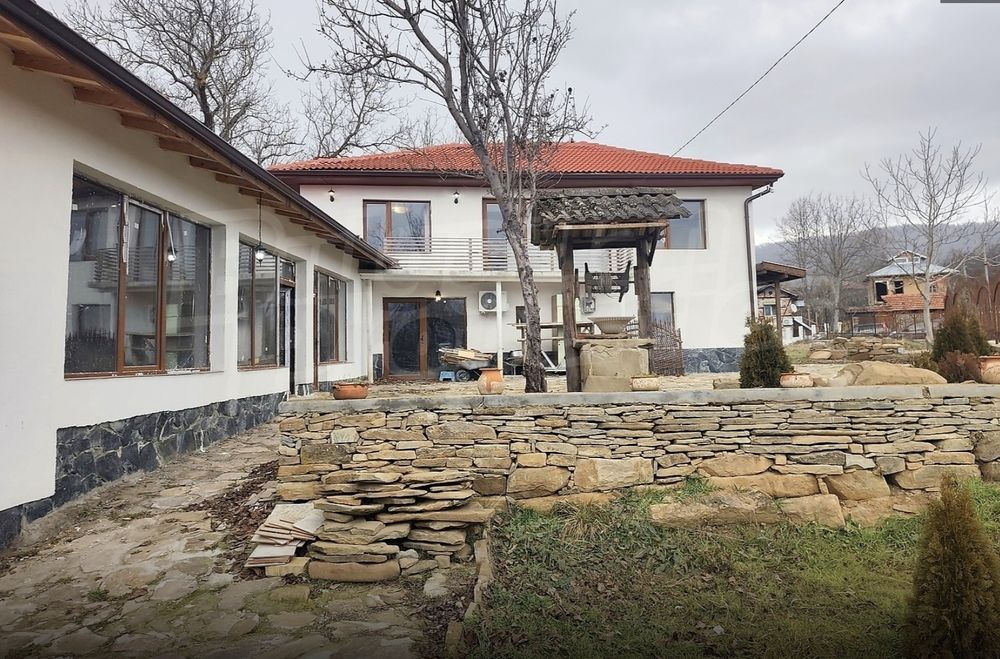Продава се Къща в с. Старо село, Област Ловеч - 200 кв.м за 714 €/кв.м - Снимка #3