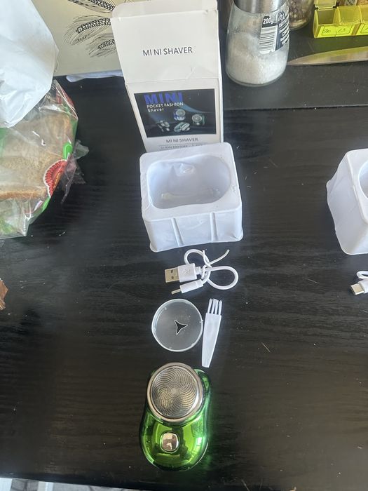 Aparat de ras barbierit Mini Shawer