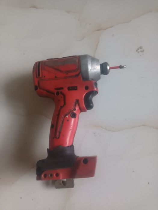 Bormasina milwaukee 250 lei