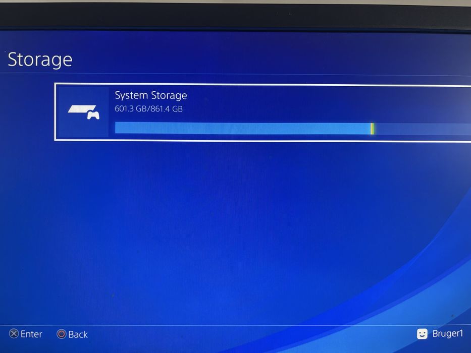 Playstation 4 Pro, 1TB, maneta, cd joc