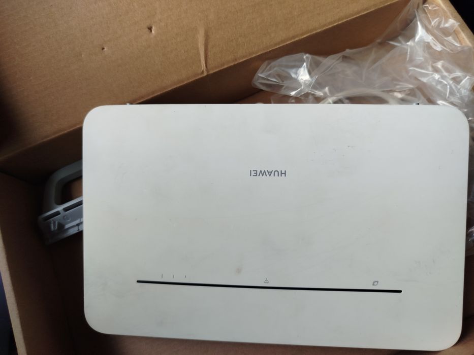 продам роутер Huawei