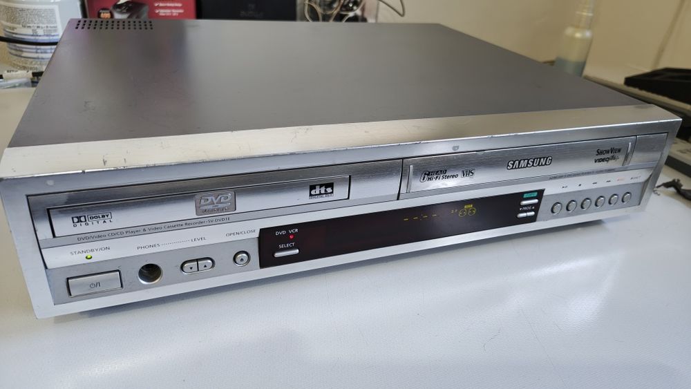 Video combo Samsung model SV DVD1E