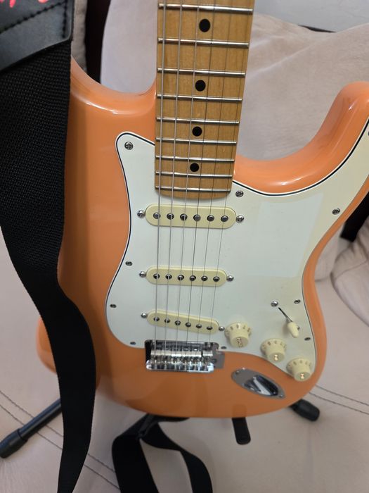 Продавам мексикански Fender