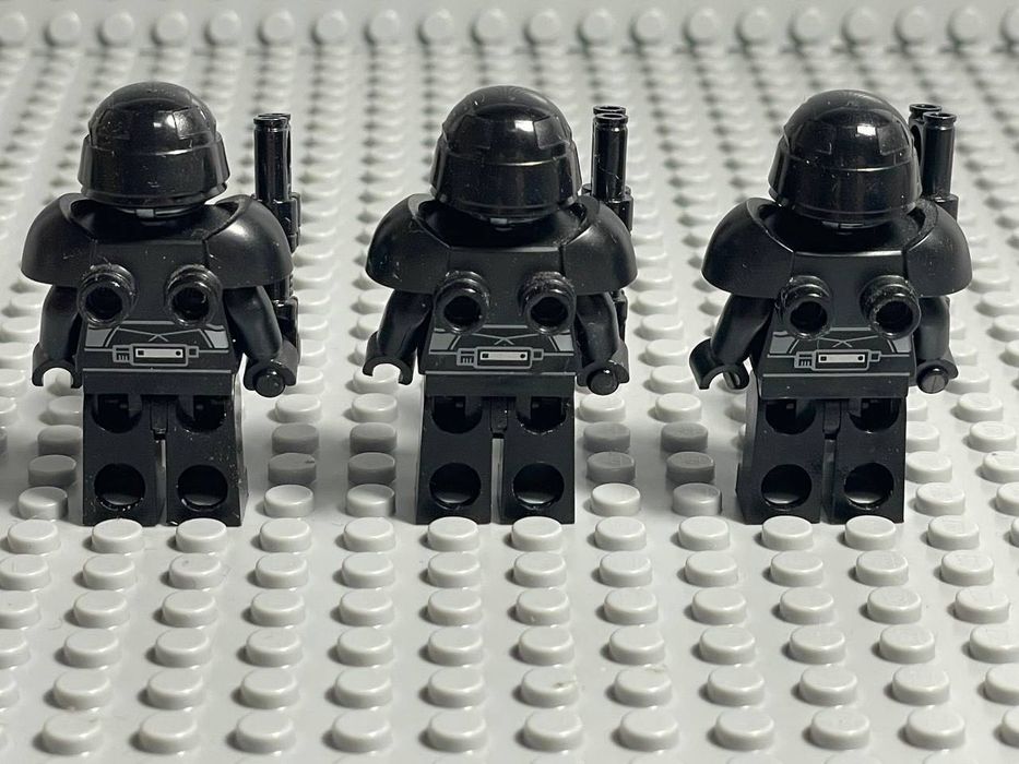 LEGO Star Wars 75324 death trooper attack