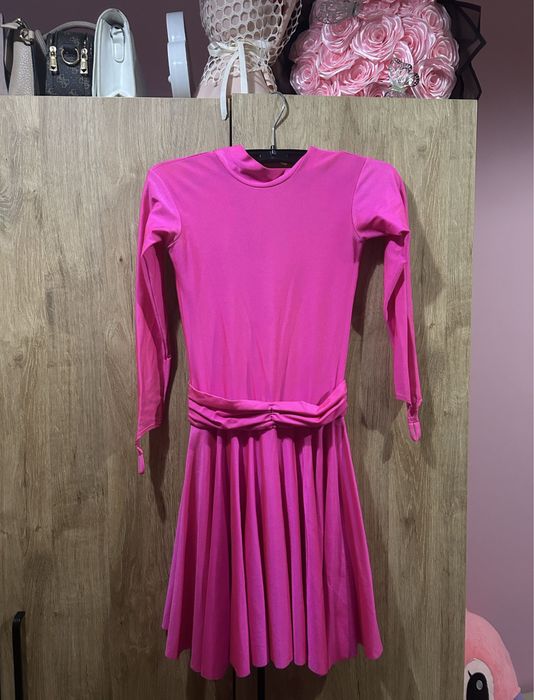 Розова рокля за спортни танци