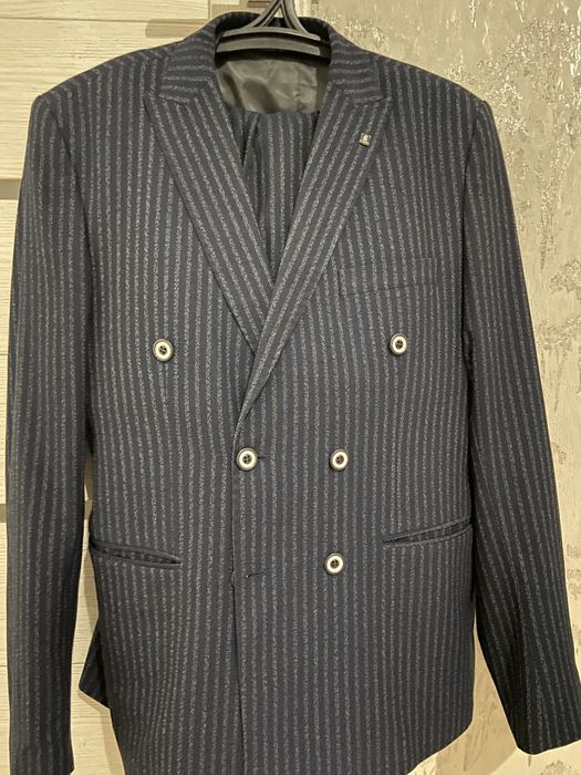 Продам мужской костюм