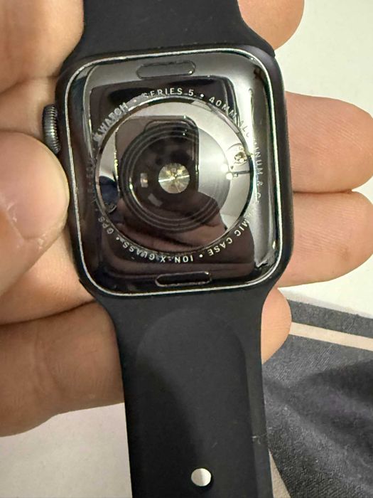 Apple Watch Часовник Series 5 40mm Алуминиев Space black - оригинален