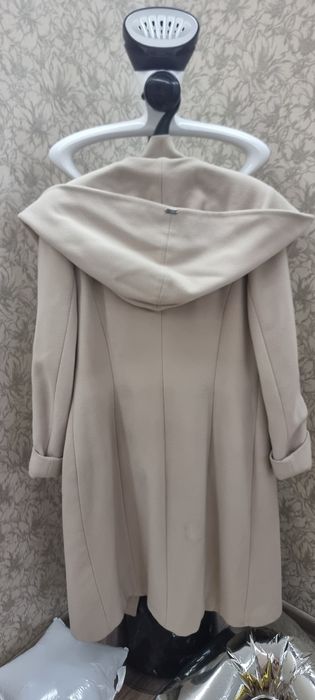 Пальто женское бежевое