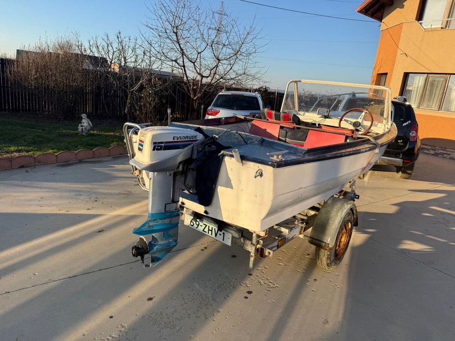 Vând Barca cu motor si peridoc