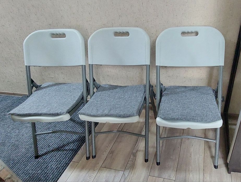 Стулья складные пластиковые 3шт.