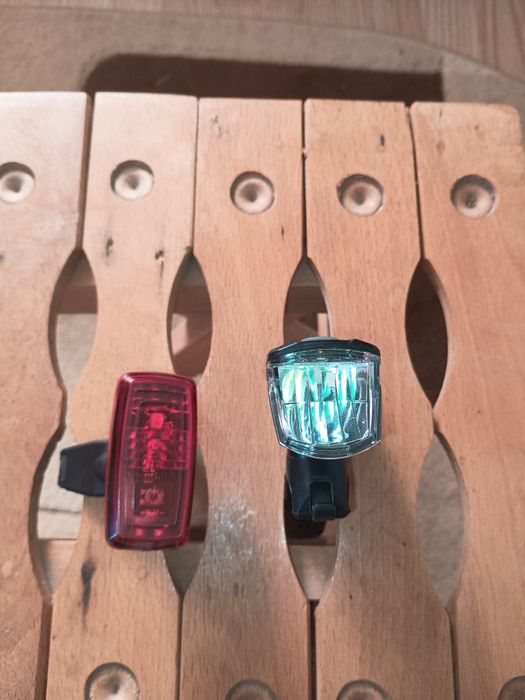 Vând set lumini LED bicicletă