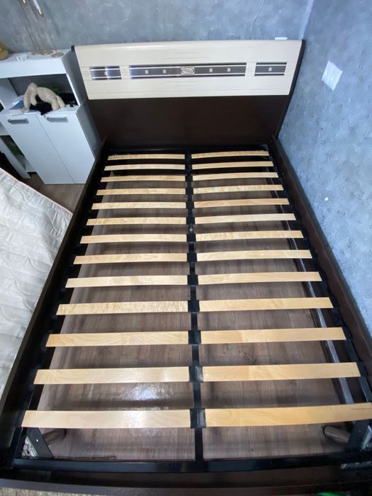 Продам спальный гарнитур