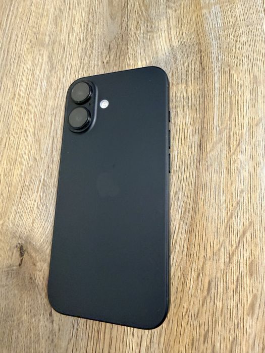 Продам Iphone 16