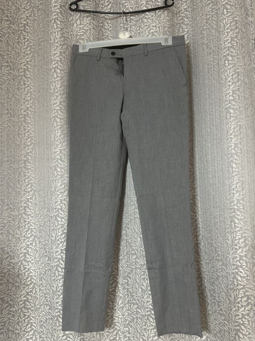 Vând costum in stare bună, purtat o singură dată