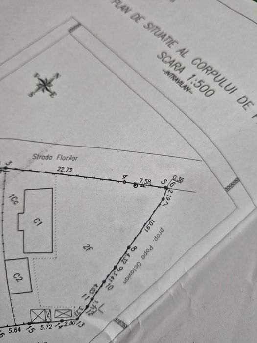 Casa batraneasca si o anexa suprafata de 589 mp patrati de vanzare Comarnic