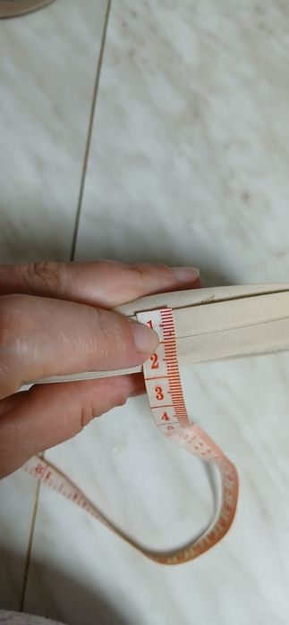 Bias negru si crem si vipusca rosie