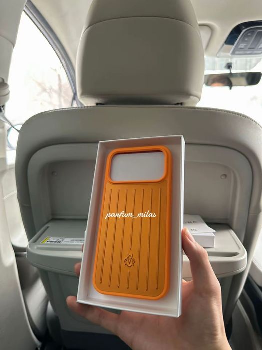 Rimowa чехол на 17 pro