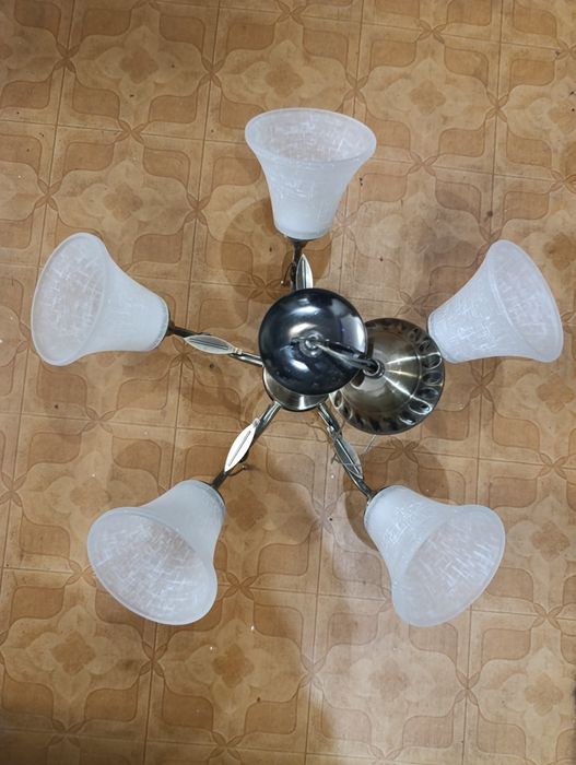 Люстра пятирожковая