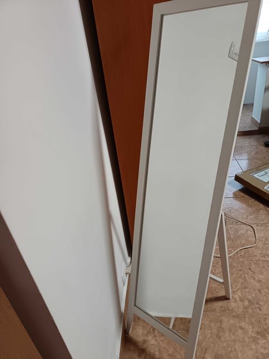 Oglinda cu suport, culoare alb