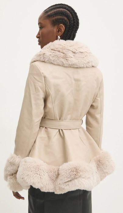Haină de piele cu blană