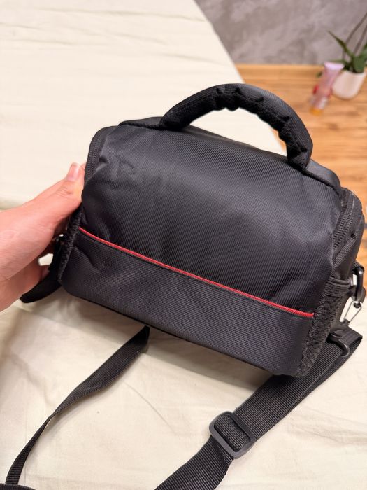 Продам фотоаппарат Canon EOS 250D