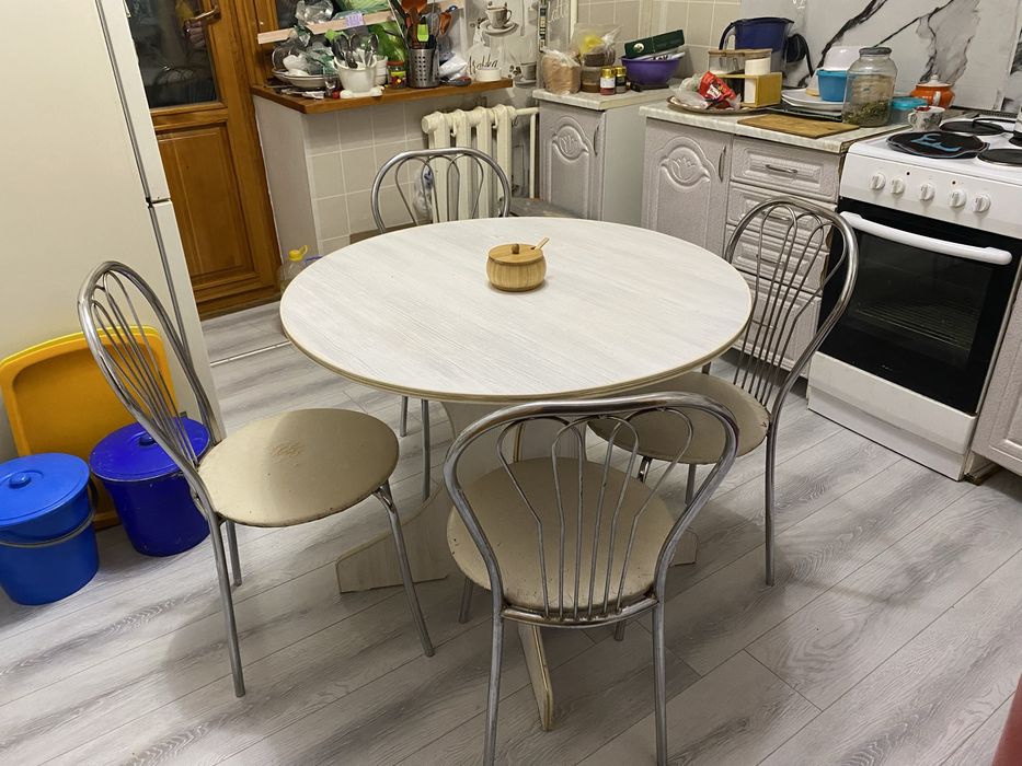 Стол кухонный со стульями