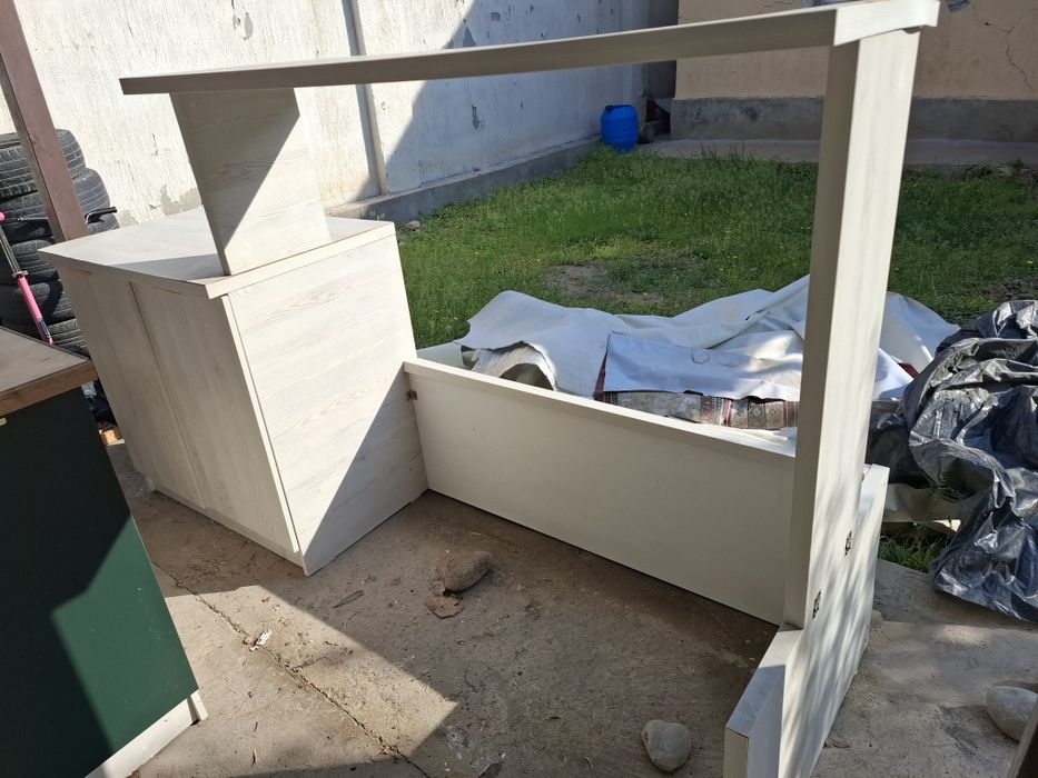 Продается стол / торговая стойка