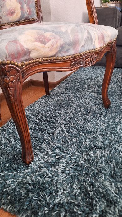 Красиво Кресло в Светла Дамаска