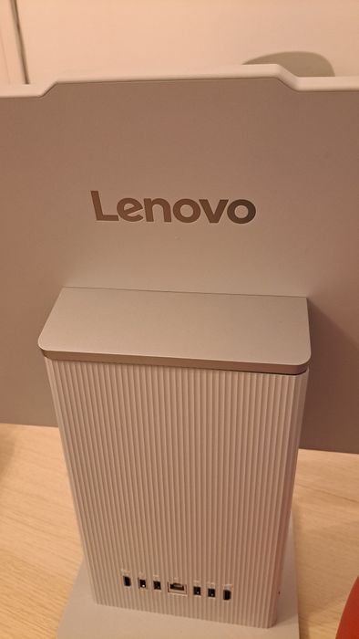 Sistem All-in-One Lenovo IdeaCentre AIO 23.8" cu licenta Windows si Office