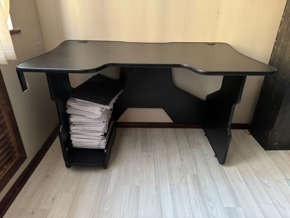 Продаю письменный стол