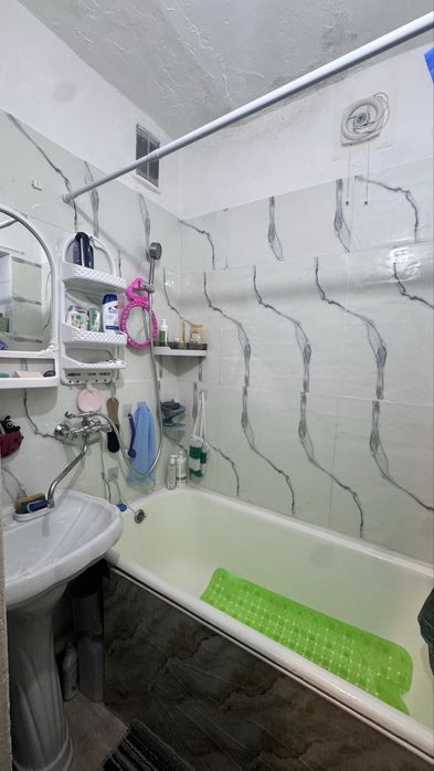 Продам двух комнатную квартиру