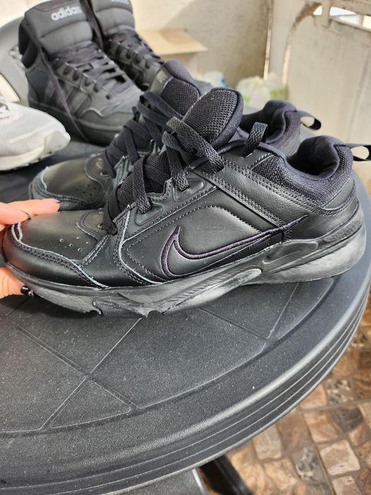 Оригинален Найк 42 номер.Без забележки 35 Евро носени много малко