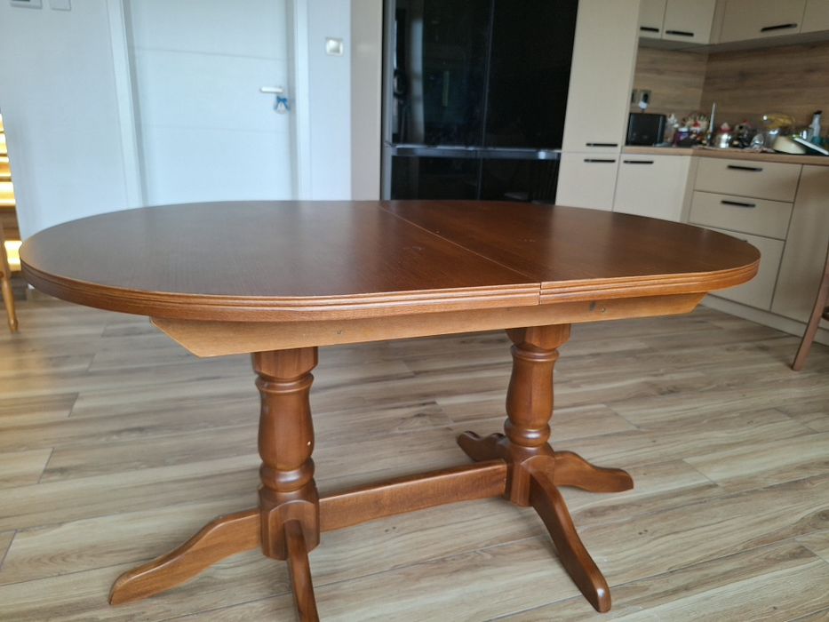 Трапезна дървена маса