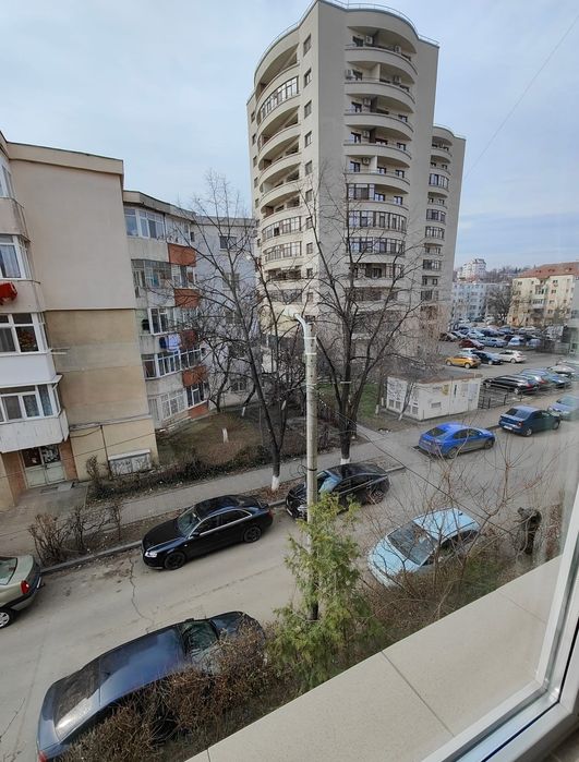 Persoana fizica,  1 Camera, centru, statia Padurii, Iasicon