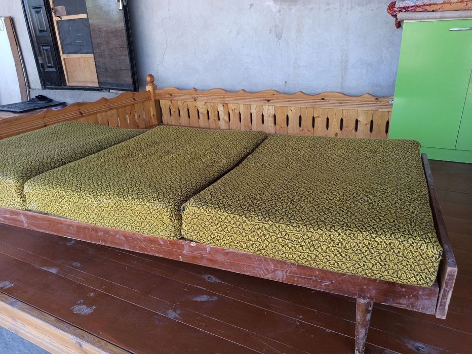 Винтажная Кровать-тахта из Восточной Европы.
