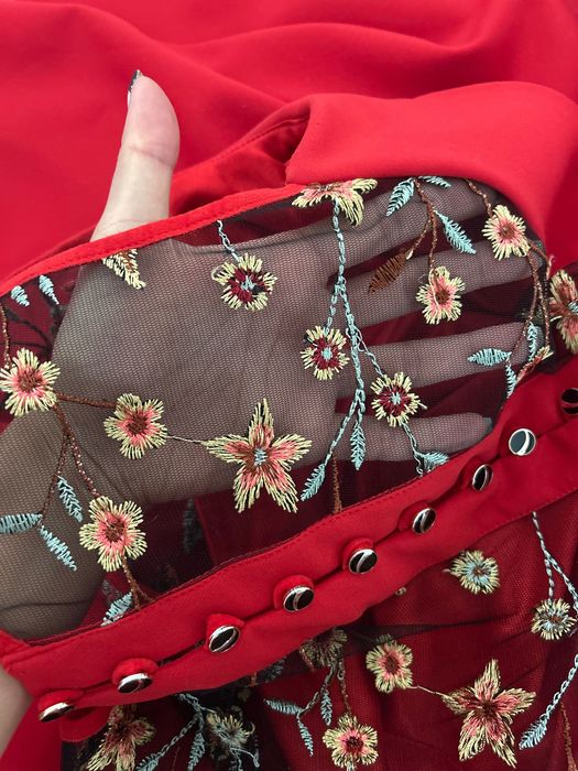 Червена рокля Луци Lucy