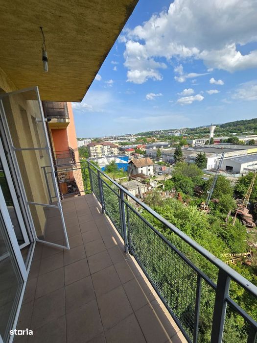Apartament 1 cameră decomandată Bucătărie separată Parcare exterioară