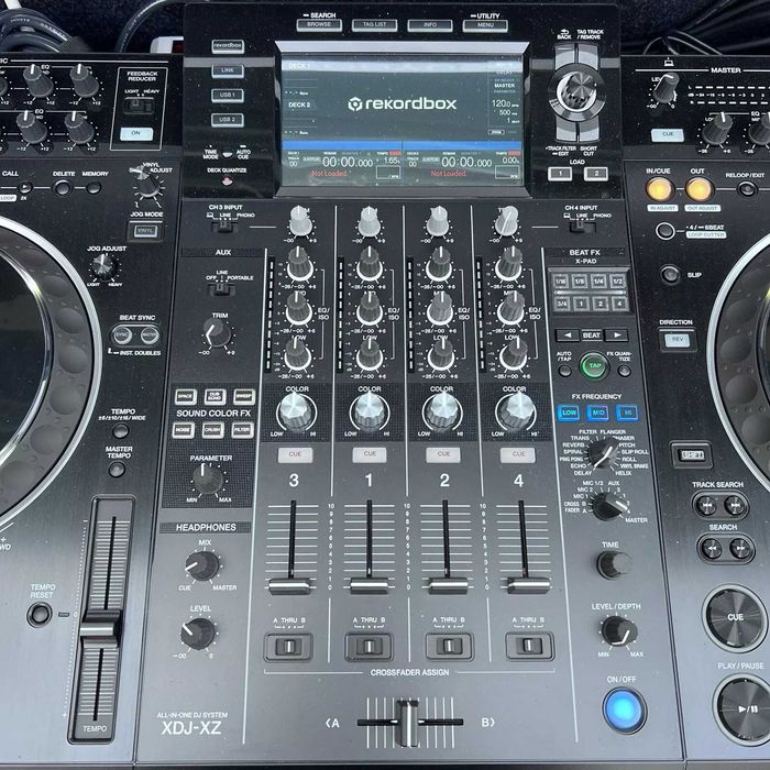 Pioneer DJ XDJ-XZ. Доставен от Полша.