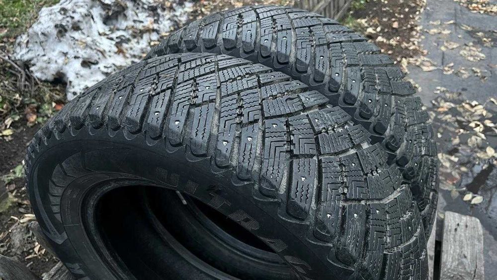 Продам две зимние  шины 215/65/16