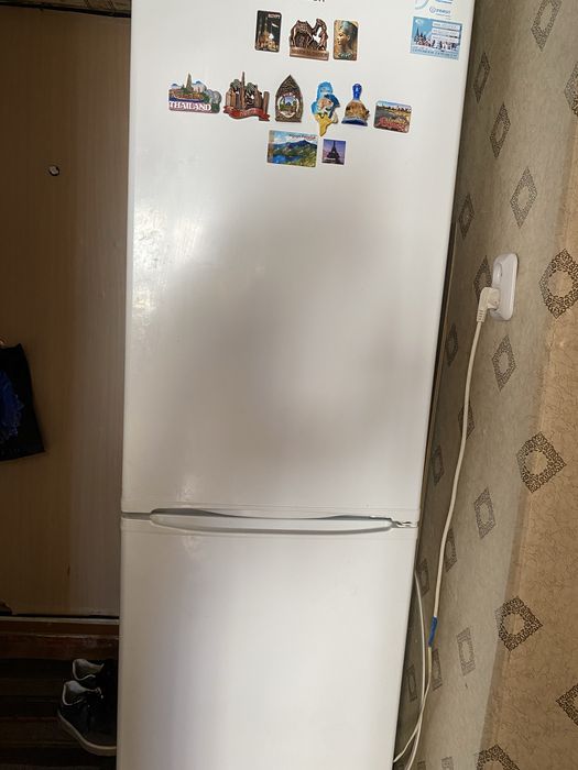 Продам холодильник Indesit
