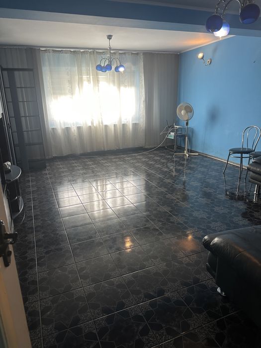 Inchiriez apartament