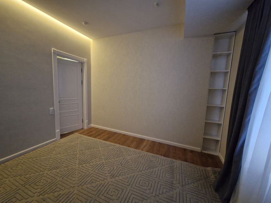 ТЦ Самарканд Дарваза. Отличная локация, современный ремонт.