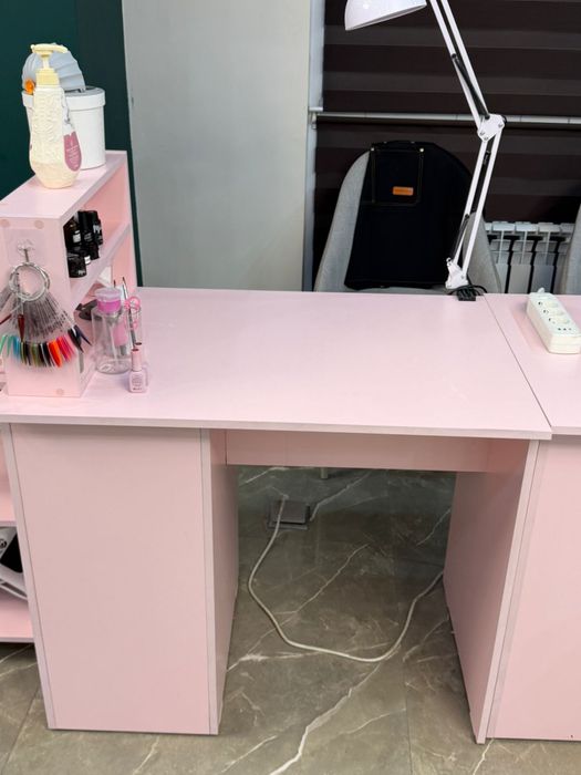 Маникюрный стол для салона