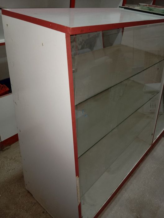 Витрина, полка, шиша ойнали