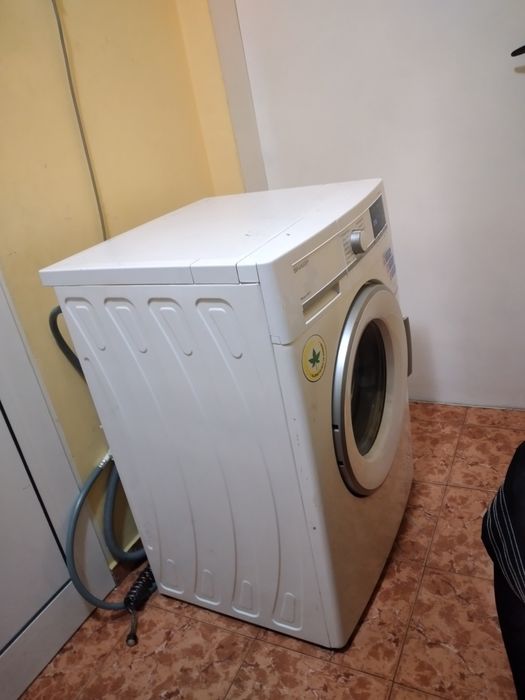 Сушилня ,SHARP KD-HHH8S8GW3