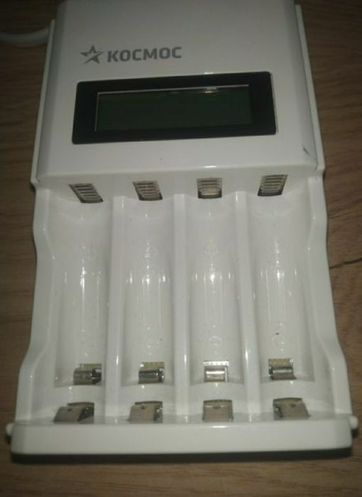 AA, AAA Akumilyator Batareyklaraga Zaryat Beradigan